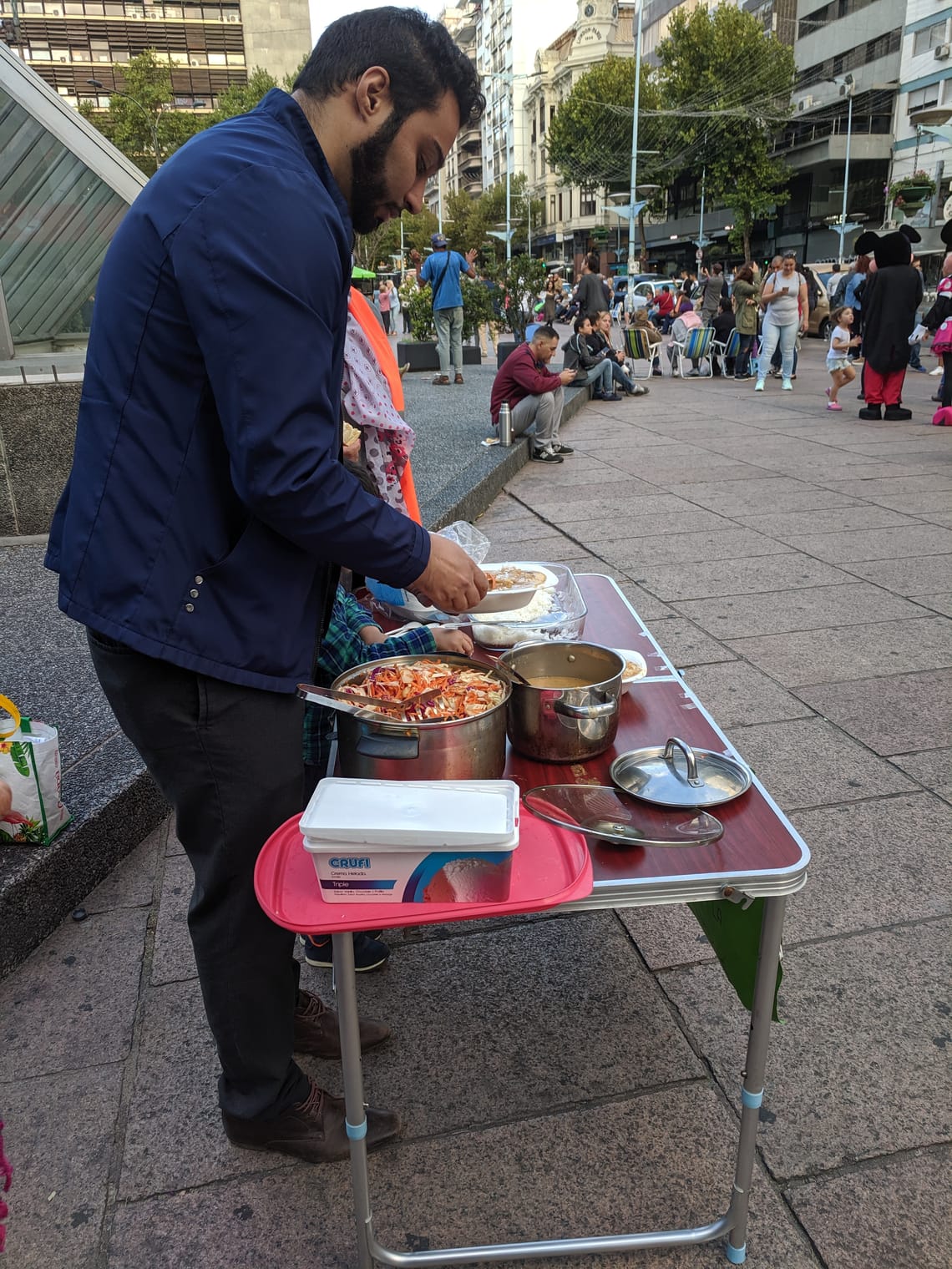 Distribución de comidas a los sectores vulnerables de Montevideo, 2020