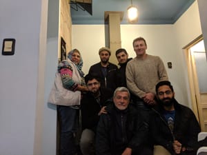 En la casa de YariUllah Piaser con miembros de la comunidad y los misioneros de Canadá, 2019